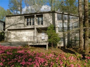 Building Photo - 1930 Annwicks Dr