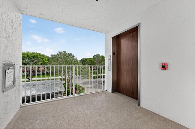 Building Photo - 14095 Royal Vista Dr