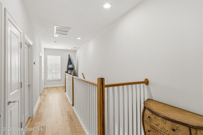 Building Photo - 107 7th Ave