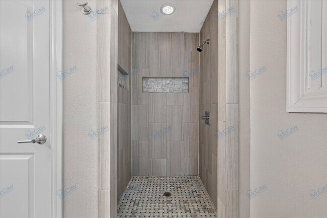 Building Photo - 4727 Wateka Dr