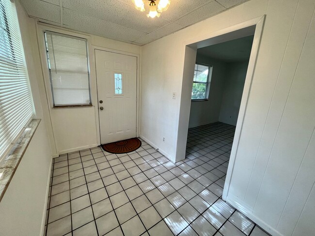 Building Photo - Cute home in Euclid Manor for rent