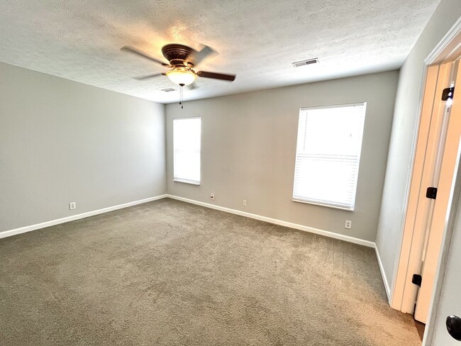 Building Photo - 4/2.5 Beautiful Nashville Craftsman in Nas...