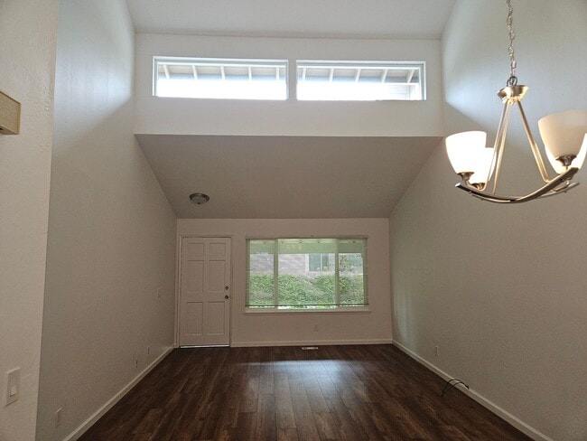 Building Photo - Renovated 2/2 Condo - Cupertino Schools - 2 Car Garage!