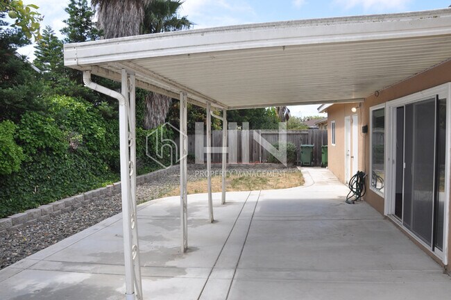 Building Photo - 6568 Flanders Dr