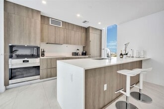Building Photo - 17550 Collins Ave