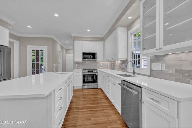 Building Photo - 844 Arboretum Dr