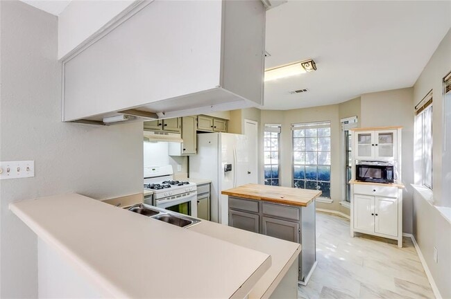 Building Photo - 6415 Jennings Dr