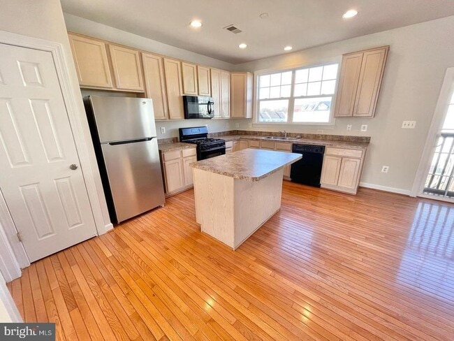 Building Photo - 8090 Whispering Wind Ln