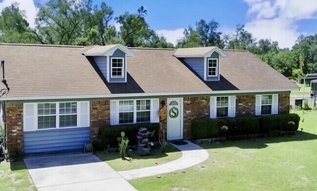 Primary Photo - 8443 Sandalwood Dr W