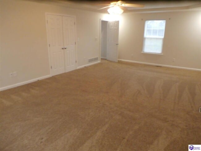 Building Photo - 344 School Side Dr