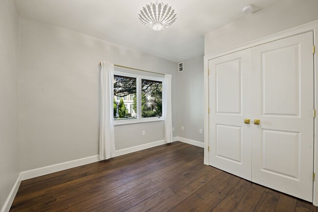 Building Photo - Beautiful, one-of-a-kind Park Avenue COndo