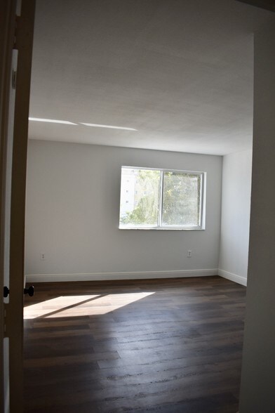 Building Photo - 55 E 4th St