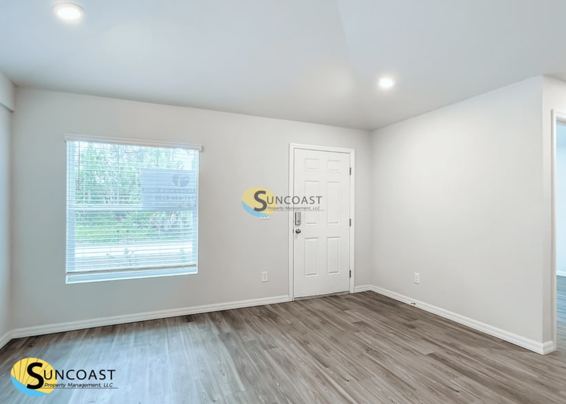 Building Photo - 936 S Apopka Ave