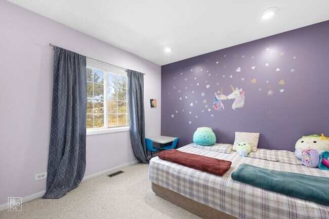 Building Photo - Gorgeous End Unit with 3 Bed/2.5 Baths and 2 Car Garage!