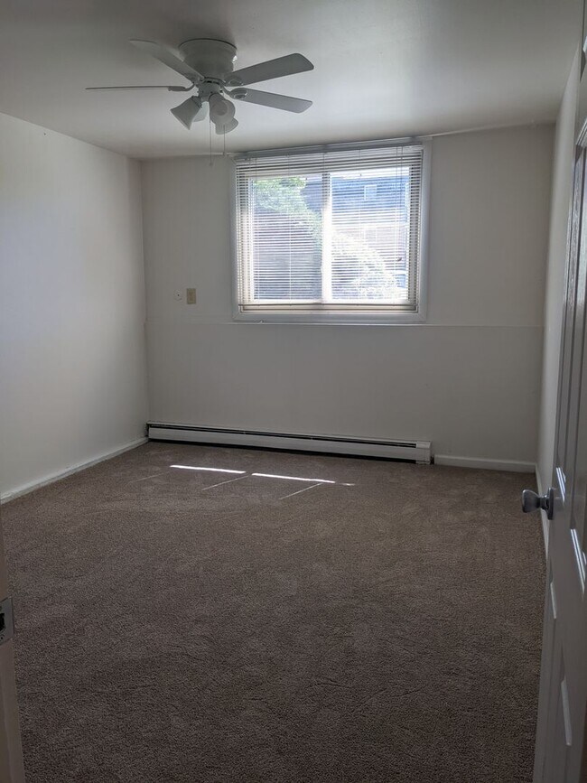 Building Photo - AUGUST RENT SPECIAL