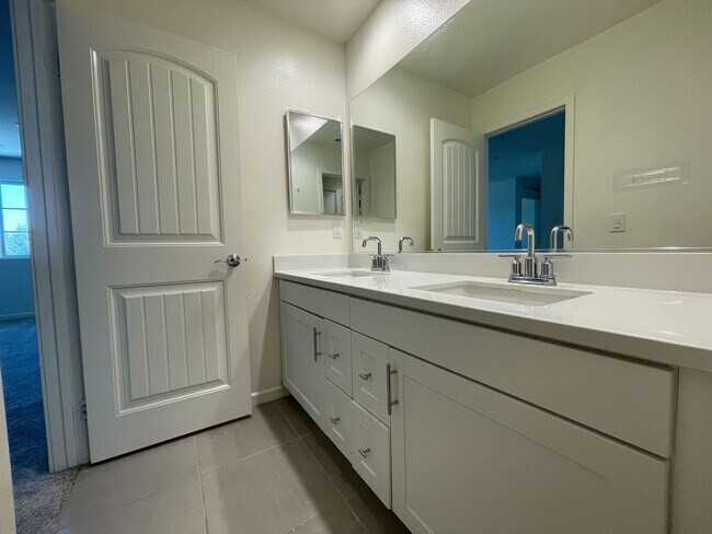 Building Photo - 5-Bedroom Home, Including In-Law Suite, in...