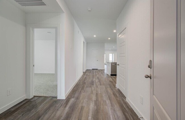 Building Photo - 1010 Desert Willow Dr
