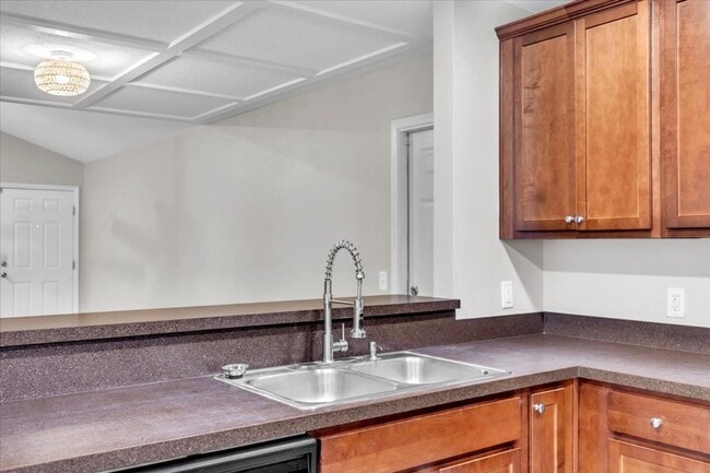 Building Photo - Perfectly Located 3 Bed, 2 Bath Home in Li...