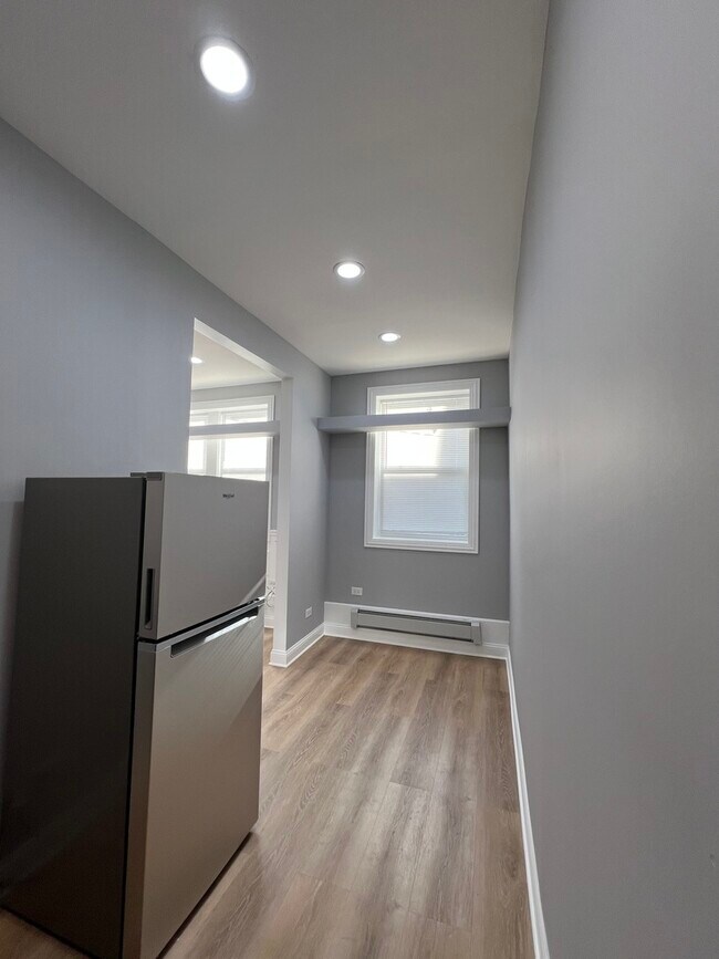 Building Photo - 4427 N Seeley Ave