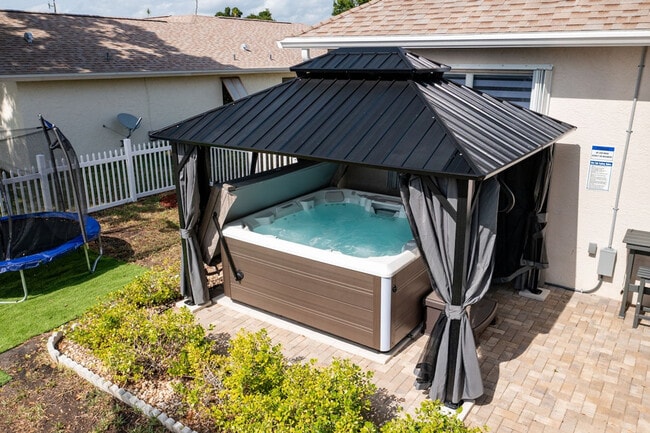 Building Photo - 533 SE 21st Ave