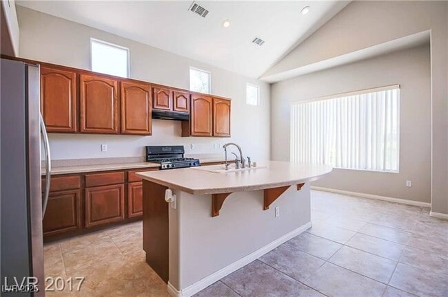 Building Photo - 348 Lakewood Garden Dr