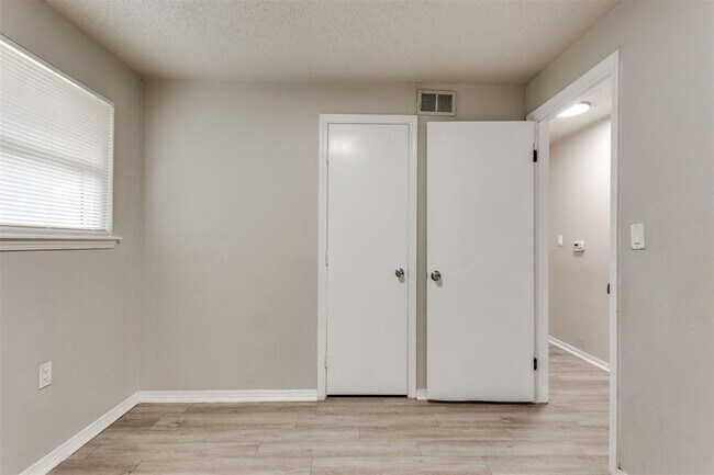 Building Photo - 2908 SW 62nd St