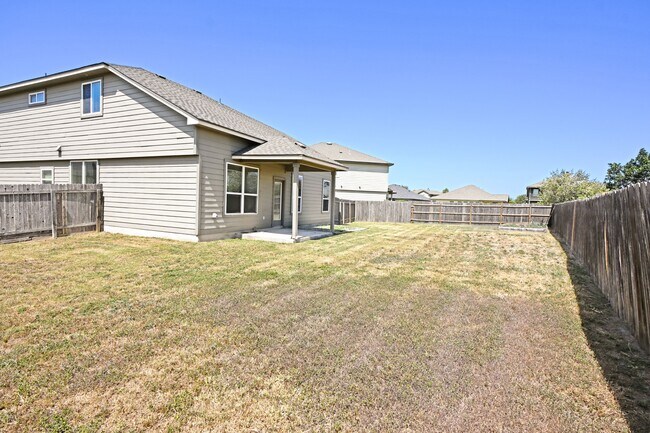 Building Photo - 2231 Hawk Dr