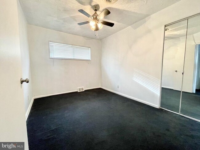 Building Photo - 1424 S Governors Ave