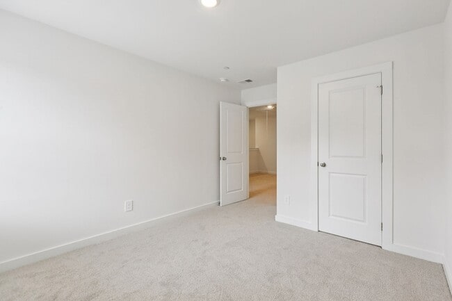 Building Photo - 7148 Cedarcrest Ct