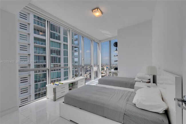 Building Photo - 1100 Biscayne Blvd