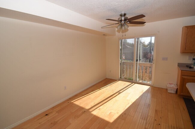 Building Photo - 874 Forest Park Ct