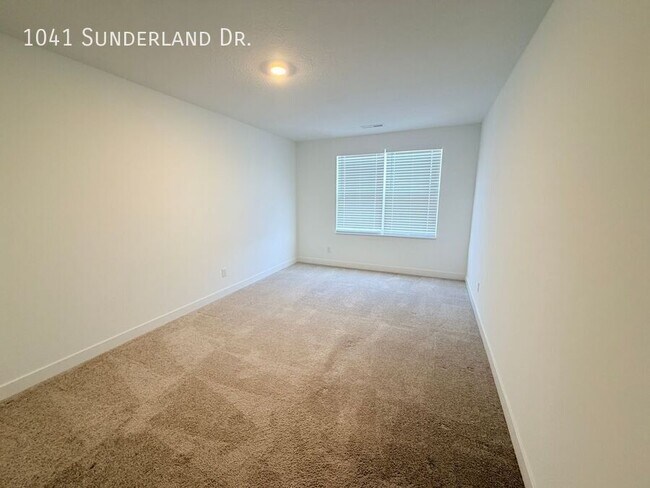 Building Photo - 1041 Sunderland Dr