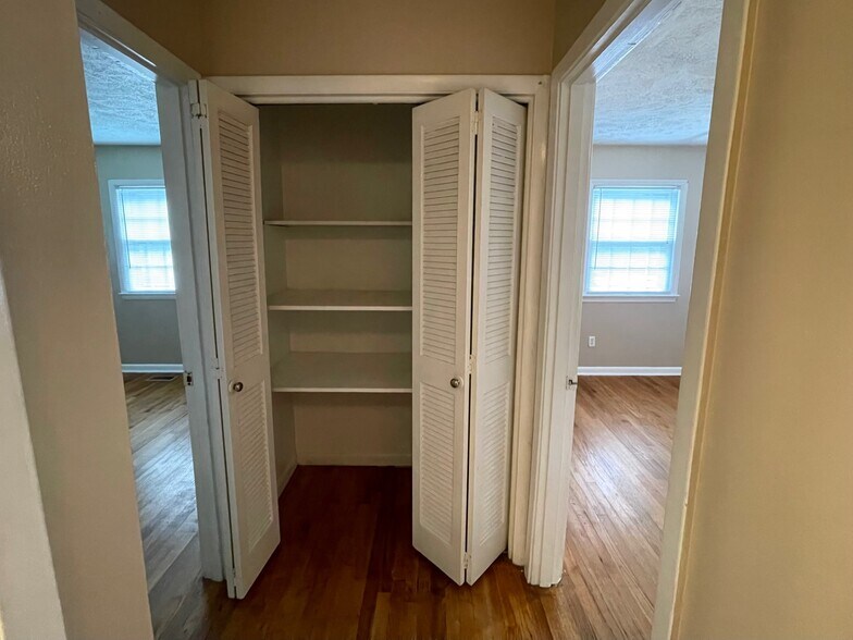 Hallway closet - 6041 Elstree Pl