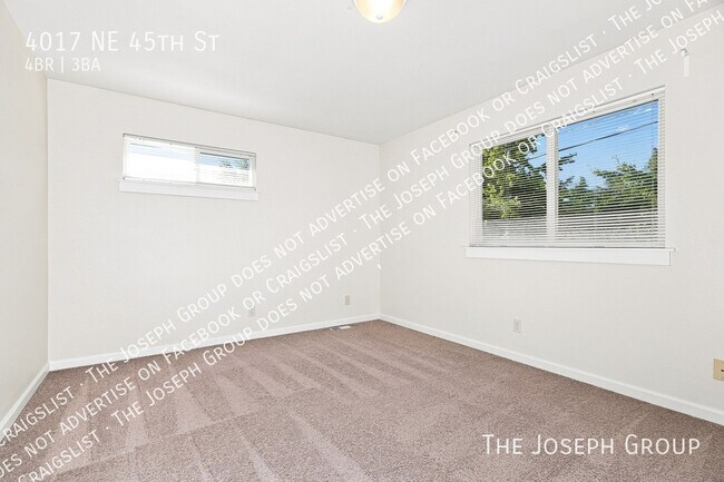 Building Photo - 4017 NE 45th St