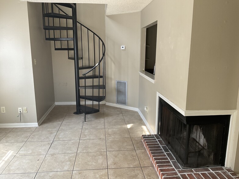 Building Photo - 107 Coulee Dr