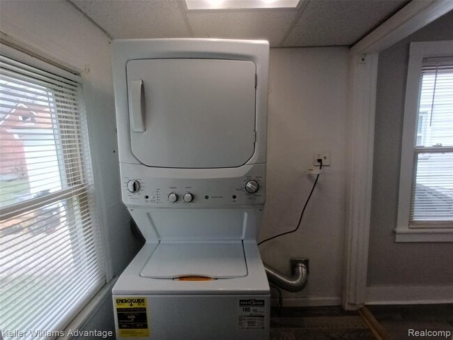 Building Photo - 15345 Sumner