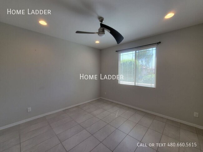 Building Photo - 25932 W Quail Ave