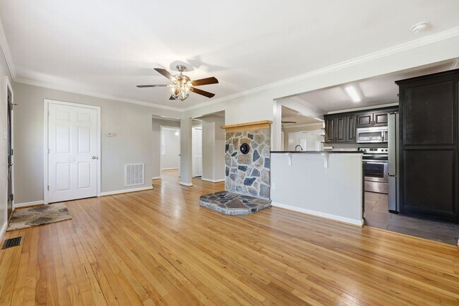 Building Photo - Modern Updates in this Classic 3bedroom/2.5 Bath Home in Erwin