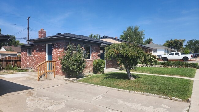 Building Photo - Move-In Ready Reno Gem