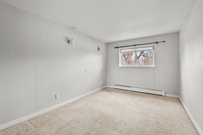 Building Photo - Downtown 1 Bedroom 1 Bath! Coming Soon!