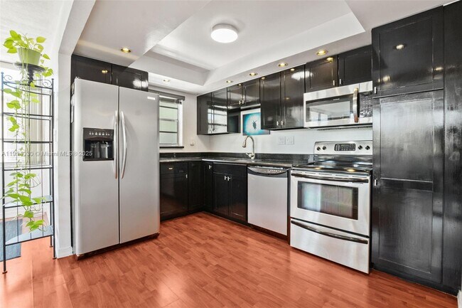 Building Photo - 2771 Taft St