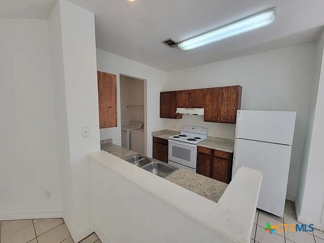 Building Photo - 814 Sagewood Trail