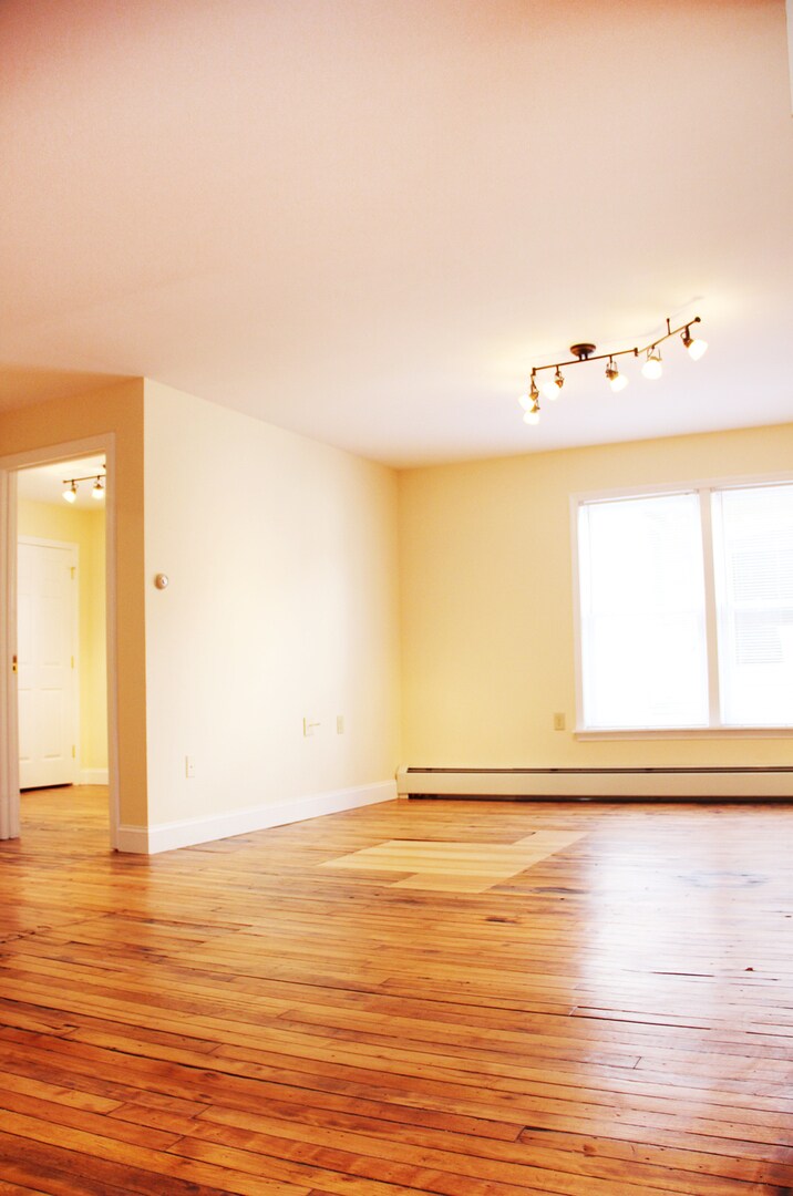 Building Photo - 44 N Champlain St