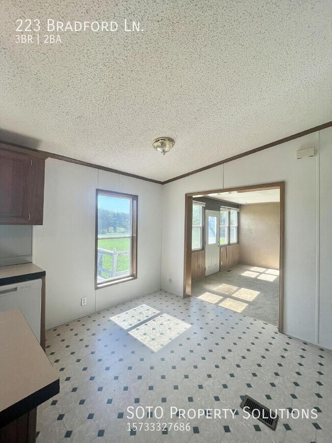 Building Photo - 223 Bradford Ln