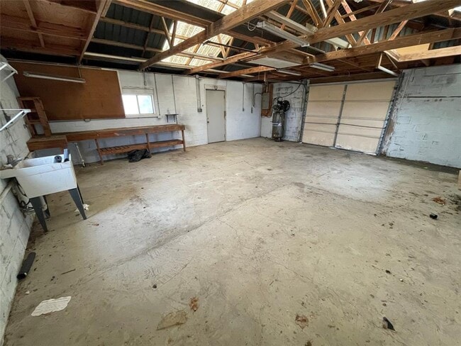 Building Photo - 10106 Schmidt Ln