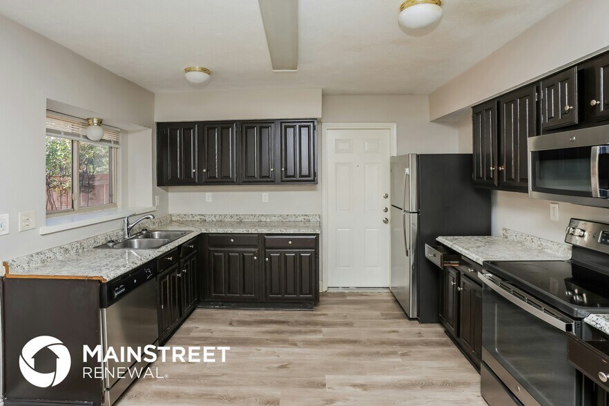 Building Photo - 7520 Mayfair Cir