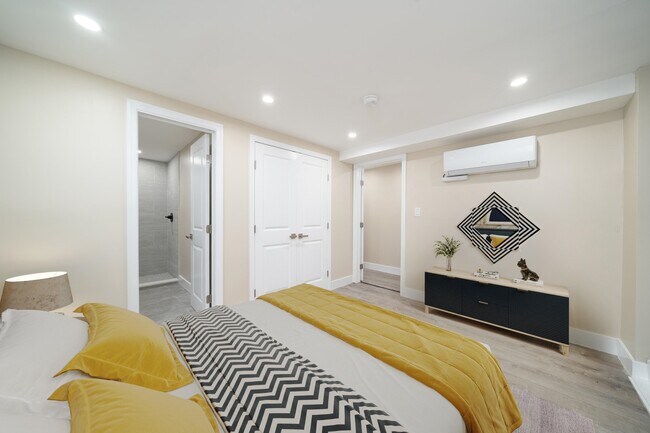 Building Photo - 171 VAN HORNE St