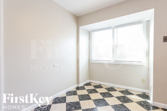 Building Photo - 237 E La Porte Dr
