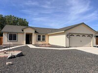 Building Photo - Quaint 3 Bedroom Fernley Home