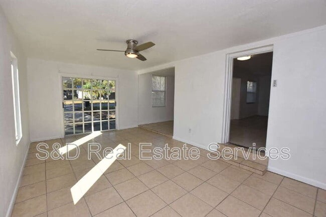 Building Photo - 105 Flamingo Dr